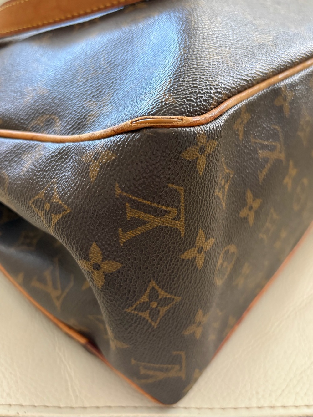 Louis Vuitton Batignolles
Vertical - Picture 7 of 14